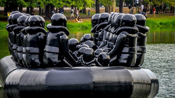 "Law of the Journey" von Ai Weiwei © picture alliance / ZUMAPRESS.com | Cris Faga Foto: Cris Faga