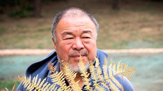 Der Künstler Ai Weiwei in Porto © picture alliance / ZUMAPRESS.com | Teresa Nune Foto: Petr David Josek