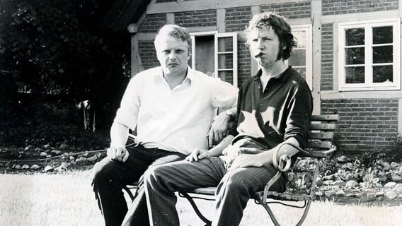 Heino Jaeger (rechts) mit seinem langjährigen Wegbegleiter Joska Pintschovius im
Freilichtmuseum am Kiekeberg, frühe 1970er-Jahre, FotografIn unbekannt. © Archäologisches Museum Harburg Foto: unbekannt