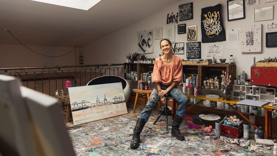 Jeannine Platz in ihrem Atelier © NDR.de Foto: Christina Grob