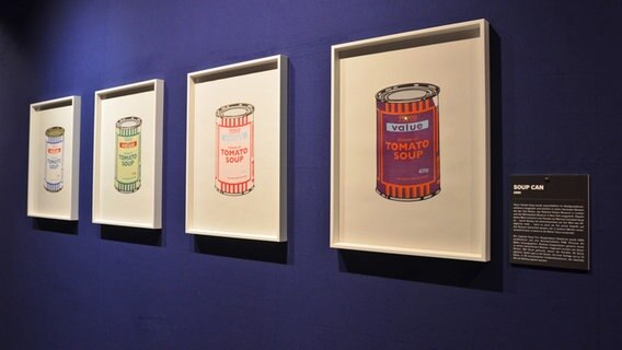 "Soup Can" von 2005 - Bild einer Replik von Kunst des Graffiti-Künstlers Banksy in der Hamburger Ausstellung "The Mystery of Banksy - A Genius Mind" © NDR Foto: Patricia Batlle