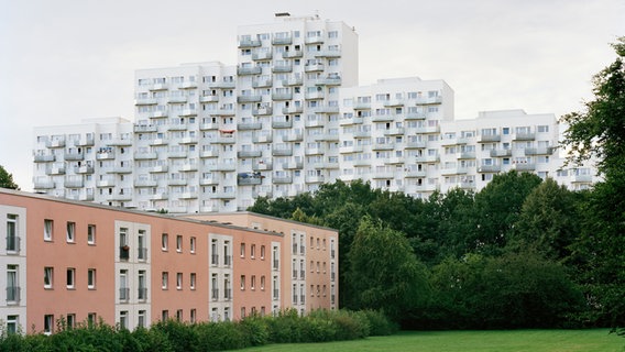 Siedlung Osdorfer Born, Blick auf die Hochhäuser des Architekten Fritz Trautwein © Johanna Klier und Markus Dorfmüller 