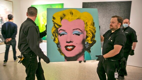 "Shot Sage Blue Marilyn" von Andy Warhol im Auktionshaus Christie's © Ted Shaffrey/AP/dpa +++ dpa-Bildfunkelillo Foto: Ted Shaffrey