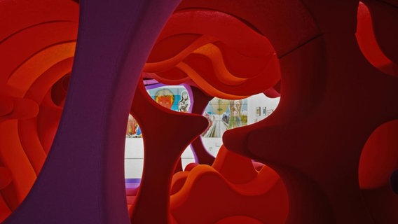 Verner Panton, Fantasy Landscape. Visiona 2, 1970/ 2000, Kunstmuseum Wolfsburg, Design by Verner Panton Verner Panton, Fantasy Landscape. Visiona 2, 1970/ 2000, Kunstmuseum Wolfsburg, Design by Verner Panton © Verner Panton Design AG Foto: Marek Kruszewski
