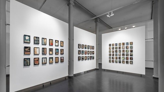 Ausstellungsraum in der Ausstellung "Peter F. Piening - Tektonische Momente" in der Galerie im Marstall Ahrensburg © Galerie im Marstall Ahrensburg / Stiftungen der Sparkasse Holstein Foto: Helge Mundt