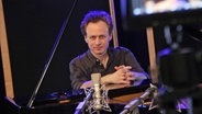 Der Piansit Leon Gurvitch im Studio von NDR Kultur © NDR Foto: Claudius Hinzmann
