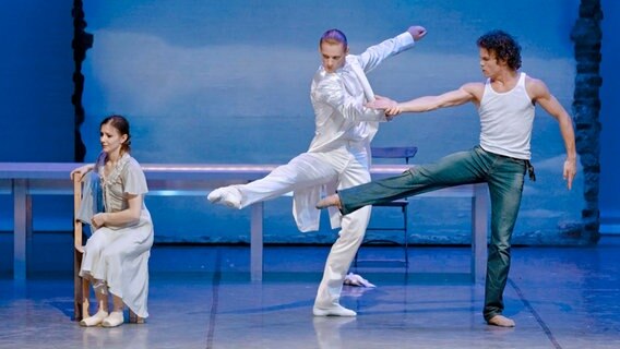 Alina Cojocaru, Edvin Revazov und Carsten Jung. © dpa- Bildfunk Foto: Markus Scholz