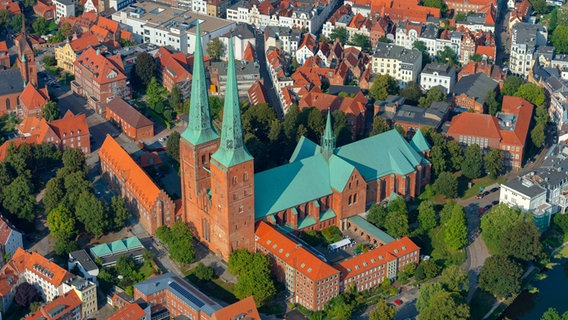 Eine Luftaufnahme des Lübecker Doms © picture alliance / blickwinkel/C. Kaiser Foto: C. Kaiser