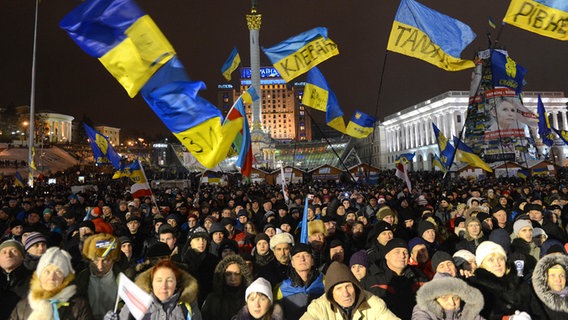 Pro-europäische Demonstranten protestieren auf dem Maidan-Platz in Kiew. ©  picture alliance/APA/picturedesk.com Foto:  Helmut Fohringer