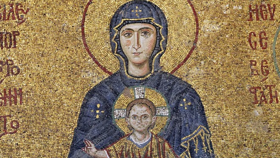 Mosaic of the Virgin Mary and the Son of Jesus in the Hagia Sophia in Istanbul.  © imago 