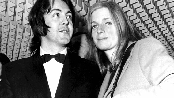 Paul (l.) und Linda McCartney. © dpa 