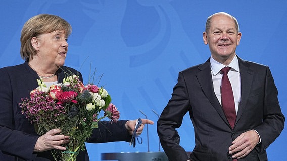 Angela Merkel und Olaf Scholz © picture alliance/dpa Foto: Michael Kappeler