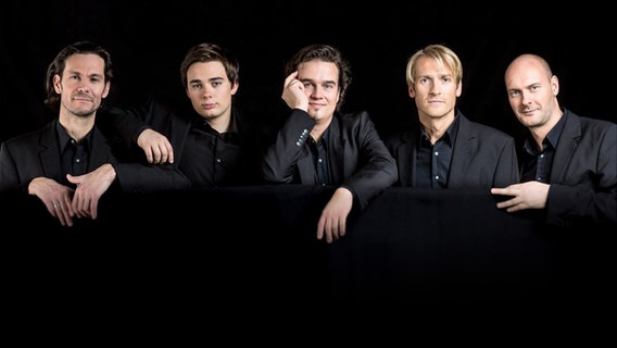 Portrait der fünf Mitglieder des Vokalensembles amarcord. © amarcord Foto: Martin Jehnichen