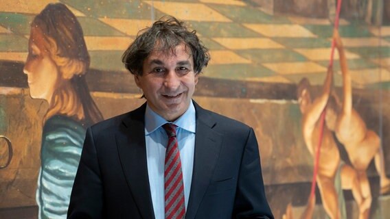 Dirigent Marco Armiliato im Porträt Dirigent Marco Armiliato im Porträt © picture alliance / ZUMAPRESS.com | Oscar Fuentes