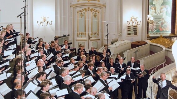 Der Festival-Chor des SHMF unter Leitung von Nicolas Fink © Axel Nickolaus Foto: Erik Nielsen