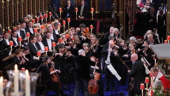 Das Coronation Orchestra am 6. Mai 2023 in der Westminster Abbey © Foto: Aaron Chown/PA Wire/dpa +++ dpa-Bildfunk +++ Foto: Aaron Chown