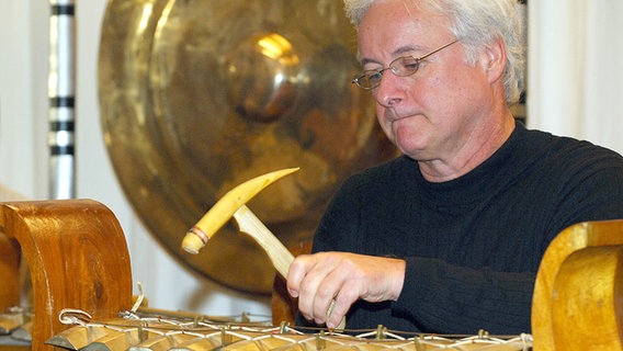 Komposer dan etnomusikolog Dieter Mack | © picture-alliance / dpa |  Wolfgang Langenstrassen 