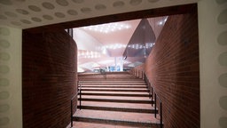 Der Aufgang zur Freifläche der Plaza in der Elbphilharmonie in Hamburg. © dpa-Bildfunk Foto: Christian Charisius, dpa