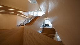 Der Aufgang zu den Foyers in der Elbphilharmonie © Christian Spielmann / NDR Foto: Christian Spielmann