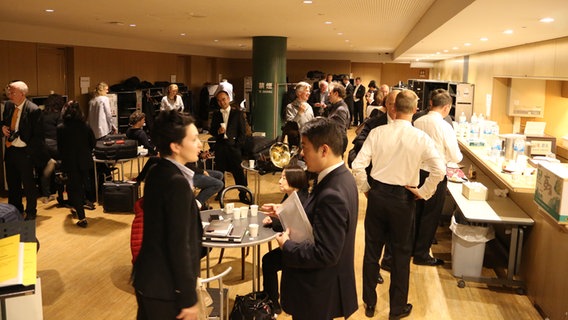 Backstage beim NDR Elbphilharmonieorchester in Kyoto © NDR/ Yaltah Worlitzsch Foto: Yaltah Worlitzsch