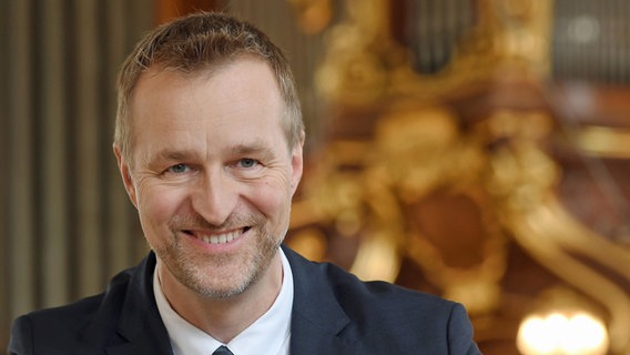 Jörg Endebrock, Musikchef des Hamburger Michel Jörg Endebrock, Musikchef des Hamburger Michel © picture alliance/Daniel Bockwoldt/dpa Foto: Daniel Bockwoldt