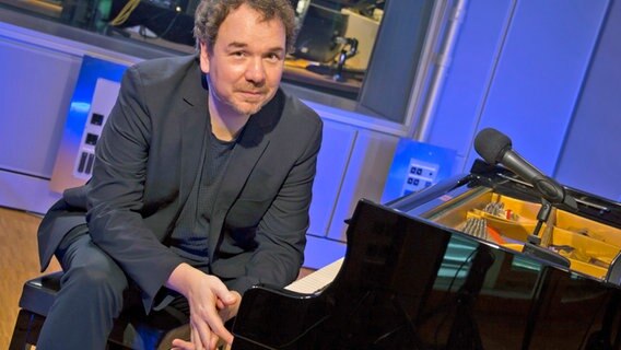Der Pianist Florian Weber im Studio von NDR Kultur © NDR Foto: Claudius Hinzmann