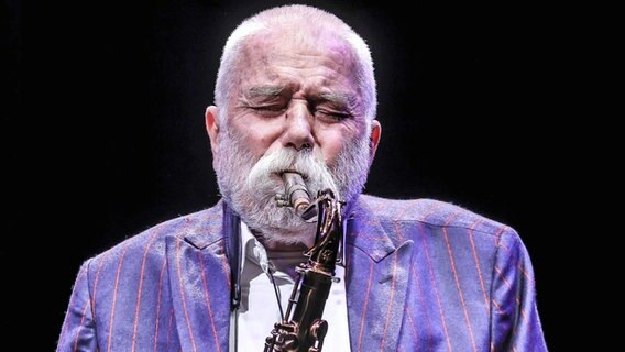 Der Saxofonist Peter Brötzmann © IMAGO / Votos-Roland Owsnitzki Foto: Votos-Roland Owsnitzki