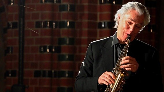 Jan Garbarek spielt Saxophon © picture alliance / dpa | Andrzej Grygiel Foto: Andrzej Grygiel