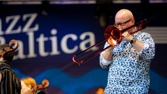 Nils Landgren auf der Bühne © JazzBaltica/Felix König Foto: Felix König