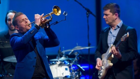 Nils Wülker, Jazz-Trompeter, mit seiner Band auf der 52. Verleihung des Adolf-Grimme-Preises in Marl am 27.03.2015 © Sven Simon | Malte Ossowski 