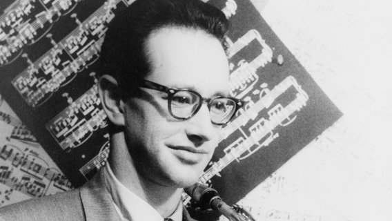 Paul desmond. Пол Дезмонд американский композитор. The Paul Desmond Quintet-Desmond.