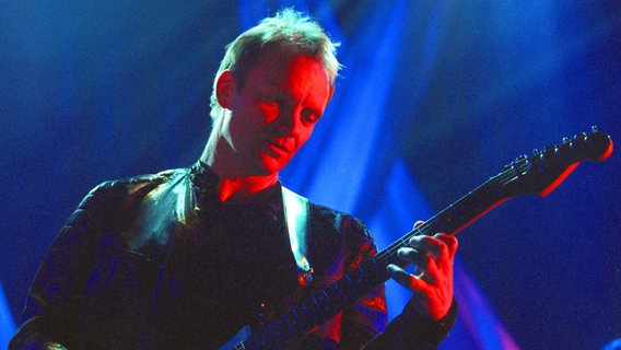 Sting, Sänger und Gitarrist © picture-alliance / dpa | Peter_Kneffel Foto: Peter Kneffel