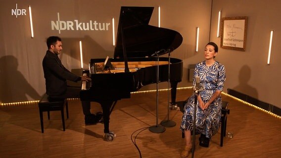 Mario Häring und Josefine Göhmann während der Video-Aufzeichnung © NDR.de 