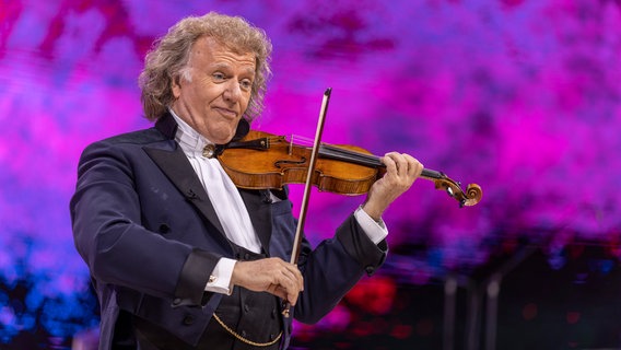 André Rieu spielt in der AO Arena in Manchester © picture alliance / Photoshot 