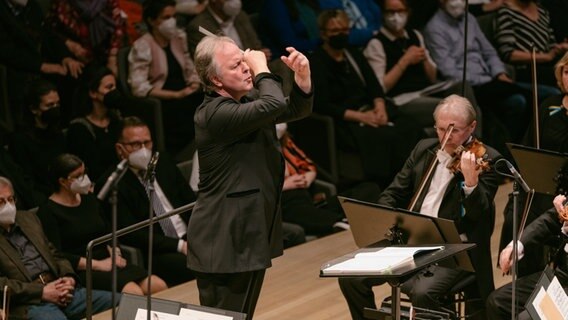 Dirigent Sakari Oramo mit dem NDR Elbphilharmonie Orchester © Daniel Dittus Foto: Daniel Dittus