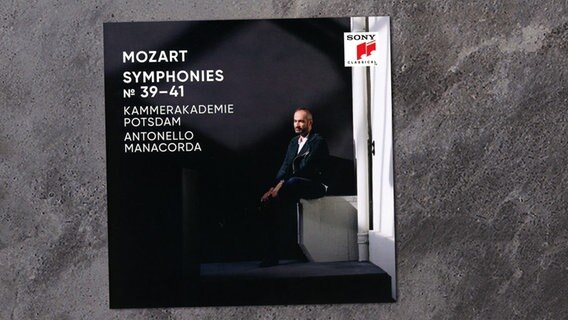 CD-Cover: Kammerorchester Potsdam / Antonello Manacorda - Mozart: Sinfonien 39 bis 41 © Sony Classical 
