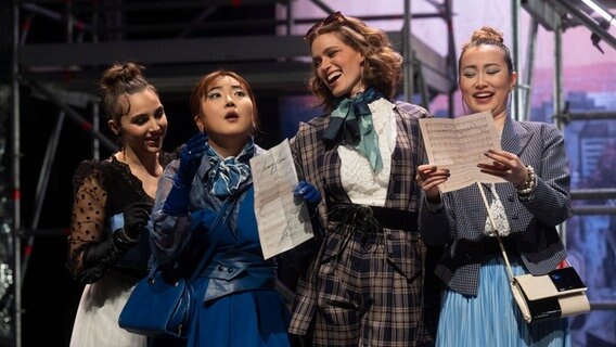 Szene aus "Falstaff" an der Hochschule für Musik, Theater und Medien Hannover Szene aus "Falstaff" an der Hochschule für Musik, Theater und Medien Hannover © HMTMH/Nico Herzog Foto: Nico Herzog