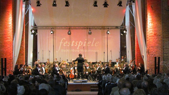 Eröffnungskonzert in der St.-Georgen-Kirche in Wismar © Frank Pfaff/dpa Foto: Frank Pfaff