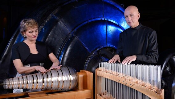 Das Wiener Glasharmonika Duo © Sommerliche Musiktage Hitzacker/ Günter Hofstädter Foto: Günter Hofstädter