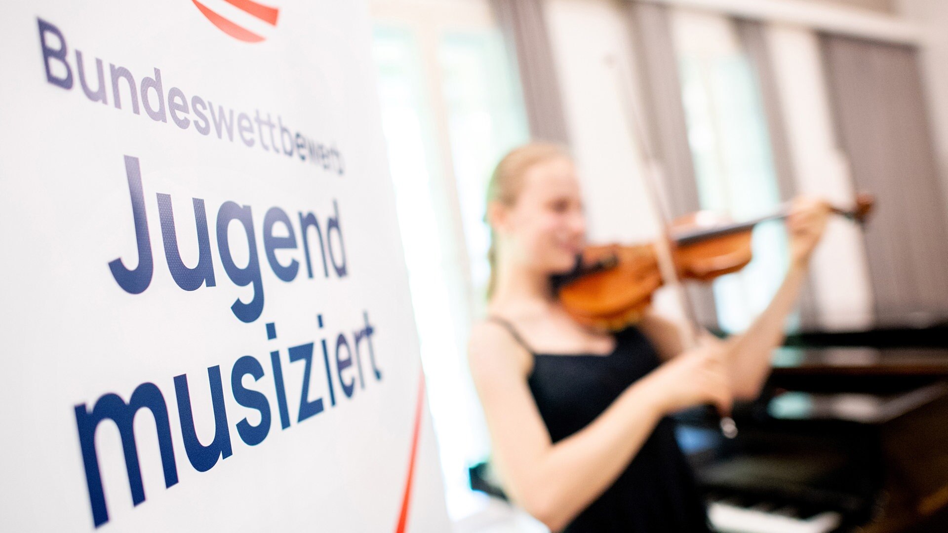 Aufsteller mit der Aufschrift "Jugend musiziert" © picture alliance/dpa | Hauke-Christian Dittrich Foto: Hauke-Christian Dittrich