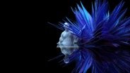 Computeranimation einer Statue mit blauen Streifen © delian::quartetts 