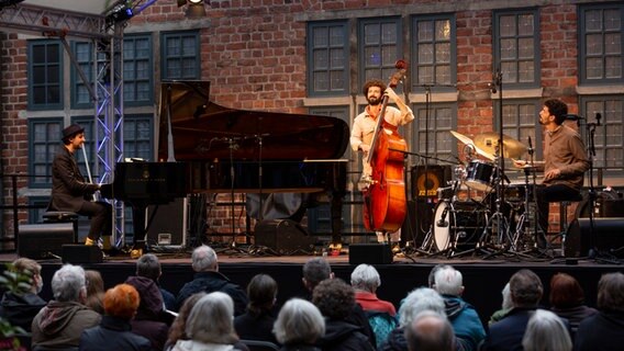 Eine Jazz-Band steht auf der Bühne beim Musikfest Bremen © Musikfest Bremen 