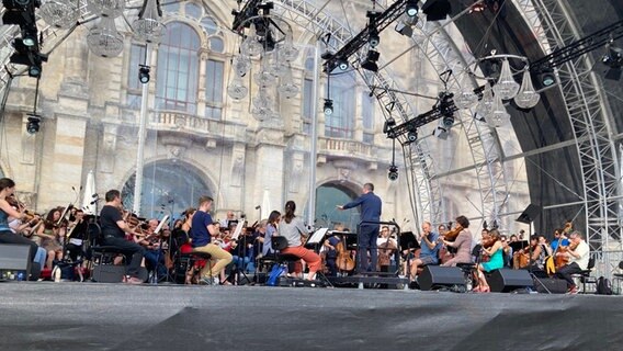 Orchester probt beim Klassik Open Air © NDR.de Foto: Raliza Nikolov