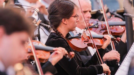 Musiker der NDR Radiophilharmonie beim NDR Klassik Open Air 2019 in Hannover © NDR Foto: Axel Herzig