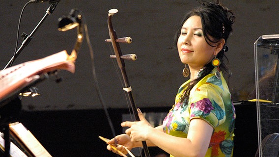 Ma Xiaohui begeisterte das Publikum mit leisen, verträumten Melodien, die oft an Kinderlieder erinnerten. © Nils Zurawski/NDR Foto: Nils Zurawski