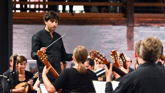 SHMF: Celebrating the Mandolin - Avi Avital und das Mandolinenorchester © Marco Ehrhardt (MEF) Foto: Marco Ehrhardt