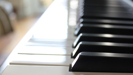 Klaviertastatur (Ausschnitt) © NDR Foto: Wolf-Rüdiger Leister