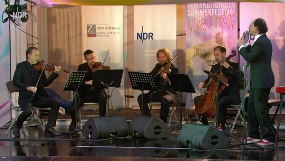 Kaiser Quartett und Josh Dolgin auf der Bühne © NDR 