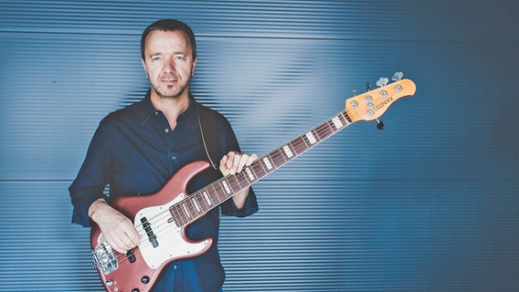 Der Hamburger Bassist Lars Hansen © René Flindt 