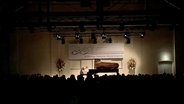 Der polnische Pianist Jan Liesicki auf Gut Wotersen beim SHMF Klavierkonzert mit Chopin-Programm 2022 © Jan Liesicki 